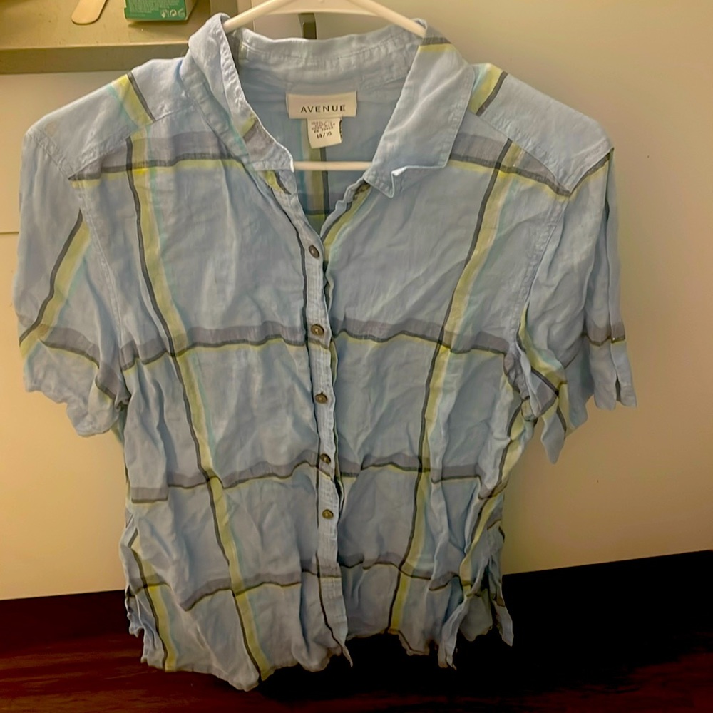 Avanue size 14/16 plaid shirt light weight